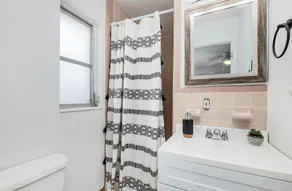 Luxury a block and half from the beach, pet and family-friendly - Image 3