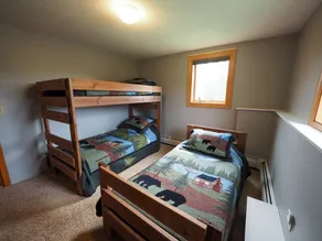 5-bedroom cabin on large private lot in East Burke near KINGDOM TRAILS - Image 4