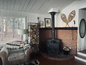 Bright family cottage on Round Lake with beautiful views! - Image 2