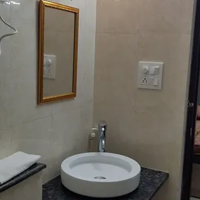 Fully furnished 2 BHK Apartment for Families and groups - Image 3