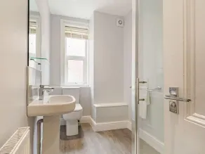 Apartment 3 - Image 2