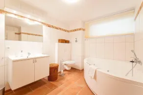 Appartamento con sauna | Vista sul mare | Accanto alla spiaggia - Image 4