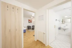 Studio apartment with garden - Image 2