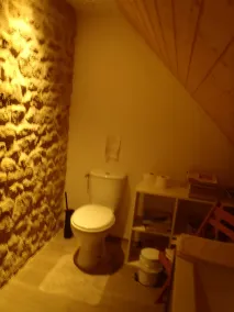 Cottage of 130 m2 located 20 'from Beaune on the 1st floor of an old house - Image 3