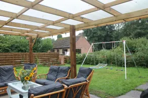 Spacious bungalow with large secure garden in middle of a medieval village - Image 3