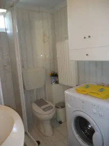Spacious Apartment with big patio, minutes from the beach - Image 2