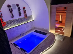 1-Bed Cottage with indoor hot tub and sauna - Image 4