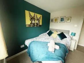 7 bedroom annexe to former farmhouse, family & pet friendly, with basement pub - Image 4