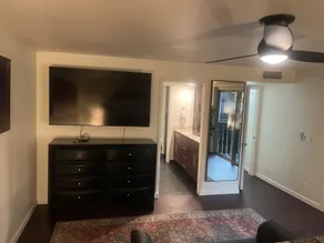 Luxury 2-bedroom, 2-bathroom Condo - Image 2