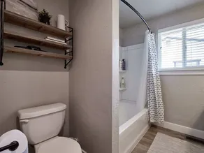 Quiet Neighborhood, Near Grocery Stores & More! Easy Check In, 5 Min To Airport! - Image 5