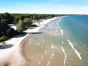 Charming Lake Huron Cottage Private Beach Access - Image 4
