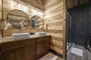 Perfect Couples Getaway! Modern Chic 1 bdrm Sleeps 4 - Image 3