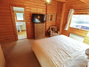 Forest Lodge - Image 4