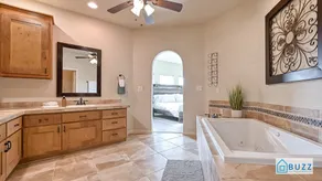 Bayview, Waterfront, Hot Tub, Fishing, Sleeps 14 - Image 5