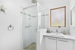 Bright & Airy & Close to Everything - Image 2