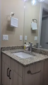 2B/R PRIVATE SUITE |13 MINS~AIRPORT | PRIVATE ENTR - Image 4