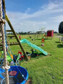Grand gîte chaleureux de 12 personnes, idéal pour des séjours en famille - Image 4