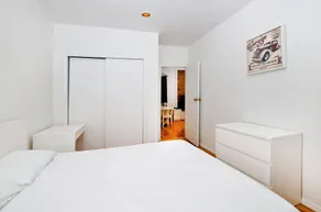 Pleasant 2 BR on Upper East Side - Image 4