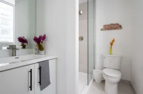 Hydropool Spa HotTub/Bowling Alley/Sauna/Patio/BBQ/Games - Gorgeous Corner Condo - Image 4