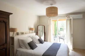 Cocoon\" house 2 minutes' walk from the charming village of Lourmarin - Image 5