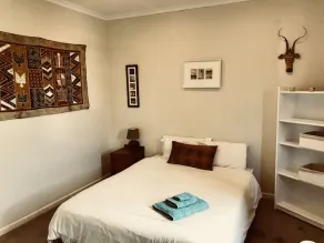 Cosy Private Bedroom, en-suite bathroom in a charming home in Observatory - Image 5