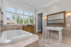 Centrally located Fox Valley estate in sought-after Neenah - Image 5