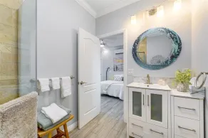 Enchanting Garden Cottage - King Bed -Spa Bath -Private Patio in Heart of the OC - Image 4