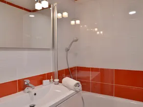 Appartement rénové proche des pistes avec balcon - Image 2