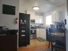 Comfy & Cozy Stay w/ Mountain View Centrally Located 5 to 7 mins from everything - Image 4