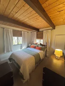 Cozy Chalet - Renovated - Firepit - Fireplace - Pet Friendly - Near Mount Airy Casino - Walmart - Camelback Mountains - Outlets - Zoo - Image 5