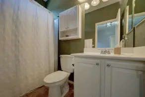 Fantastic Gilbert Location with Lovely HEATED/CHILLED Pool and Spa on Greenbelt! - Image 4