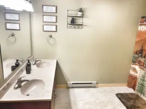 Secluded/Spacious Cabin with 5 BR, 5 min to resort \"New Kitchen coming 2026!!\" - Image 5