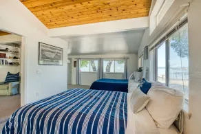 Lakefront Cabin on Silverado Beach - Image 4