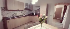 APARTMENT WITH 4 PLACES IN RENOVATED HOUSE IN HISTORIC CENTER - Image 5