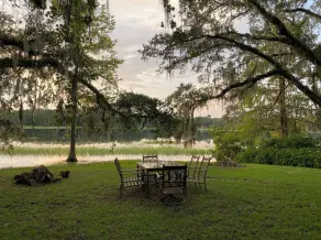 \"Lotus Point\" Lake House Getaway auf vier rustikalen Morgen - Image 5