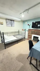 Bright1 BR suite w/ free parking & wifi & Netflix & all basic amenities - Image 5