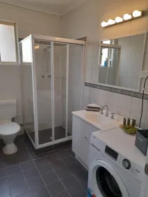 \"Sunset Dreamz\" Lake front accommodation with 180 degree Lake Bonney views - Image 3