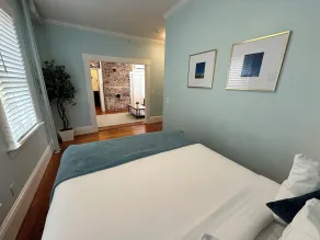 Exposed Brick 1 Bed/ 1 Bath/ Pullout Sofa/ Dog Friendly Large Suite (Sleeps 4)  Downtown Newport - Image 5