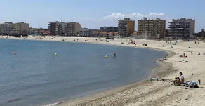 Beautiful one-bedroom apartment in an existing building—luxurious and very comfortable—located right on the harbor in Canet Plage - Image 3