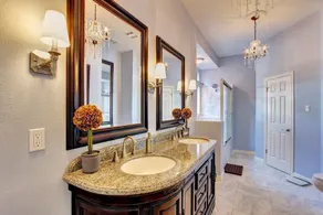 LUXURY LAKEFRONT, BOAT DOCK, 23 MINUTES FROM DOWNTOWN - Image 3