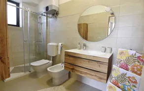 Holiday apartment for 4 people with air conditioning near the sea - Image 2