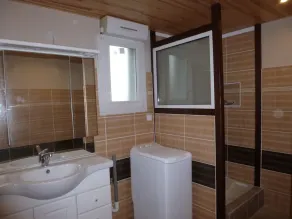 chaleureuse maison renovée au calme  à 200 m de la plage de port-mer - Image 2