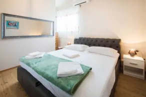 Beach within a few minutes, 2 bedrooms, private pool, completely fenced - Image 3
