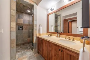 Luxury Northstar Home Walk to Lifts Private Hot-Tub Fenced-In Yard Book on Mobile for Promo Price - Image 4