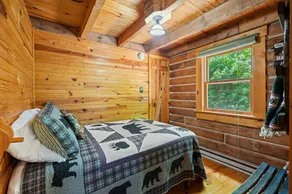 Great Location 4 minutes from Patoka Lake Entrance with Hot Tub! - Image 4