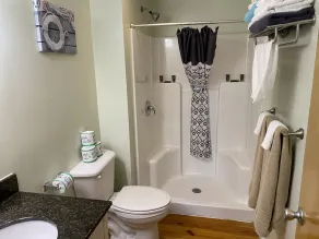 10Bedroom 4Bath Whirlpool Master Bed Private Lake Access AC, Wifi, Cable, Fire pit - Image 5