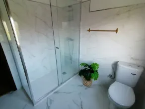 Apartment in a rural house with a large garden 5 minutes from the beach - Image 4