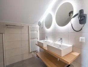 Water's Edge Wellness Retreat With Sauna - Image 4