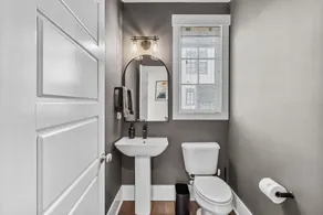 New Luxury Townhouse - Central to Downtown Greenville - Image 4