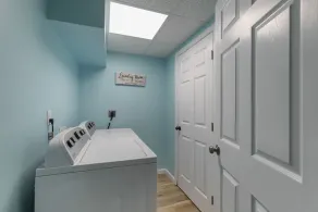 Convenient| Business and Family Friendly Home - Image 3